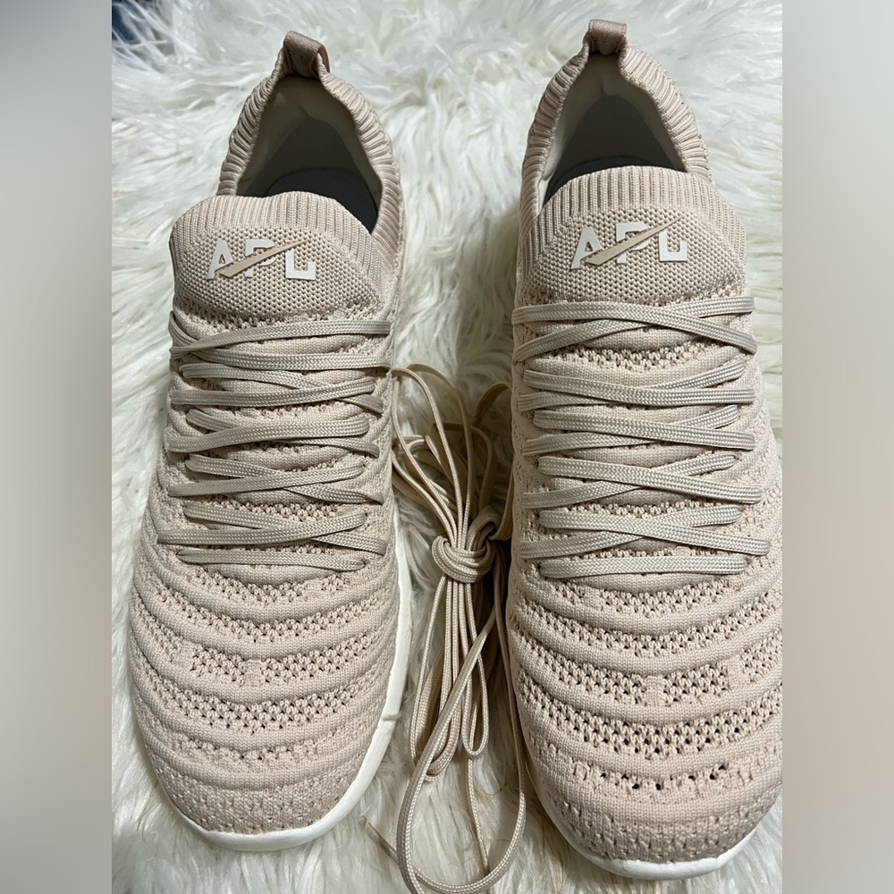 NIB APL Unisex Techloom Wave - Warm Silk/ Ivory - Men’s 8.5 or Women’s 10
